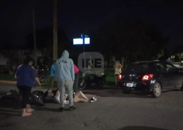 Un auto y una moto chocaron en Barrancas: Una joven se fracturó la tibia y fue derivada al Cullen