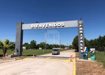 Fue de Serodino a Clarke en moto, mordió la banquina, se cayó y sufrió un fuerte golpe en la cabeza