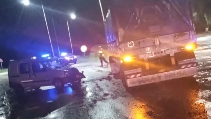 Un utilitario y un camión chocaron en la madrugada en el cruce de la 91 y la 11