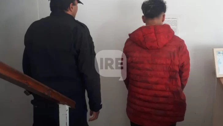 Agredió a una chica afuera del boliche de Monje, huyó corriendo y terminó detenido