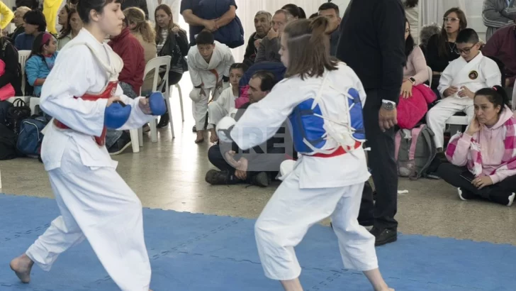 Más de 130 competidores disputaron la “Copa Timbúes” de la escuela comunal Karate Do