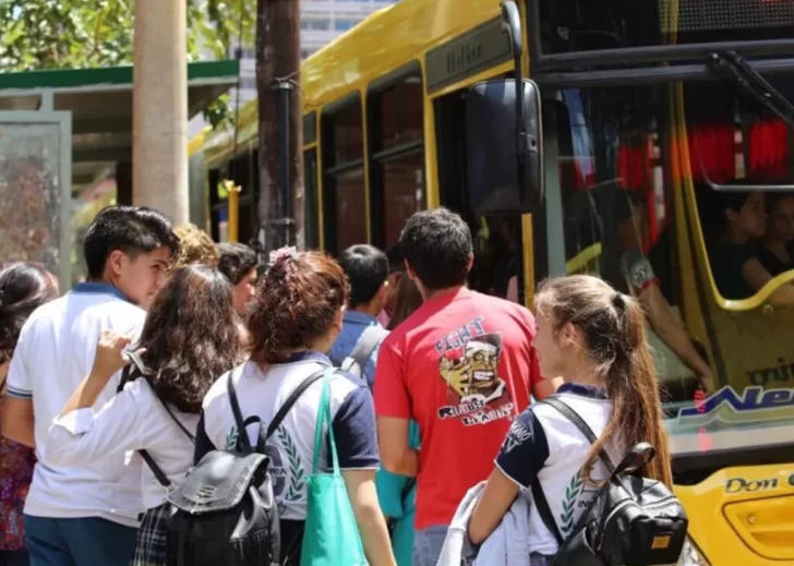 Regreso a clases: Con más de 370 mil inscriptos, vuelve a funcionar el Boleto Educativo