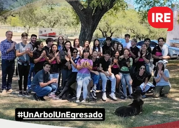 “Un egresado, un árbol”:  Los jóvenes de Gaboto celebraron su graduación con un gesto verde