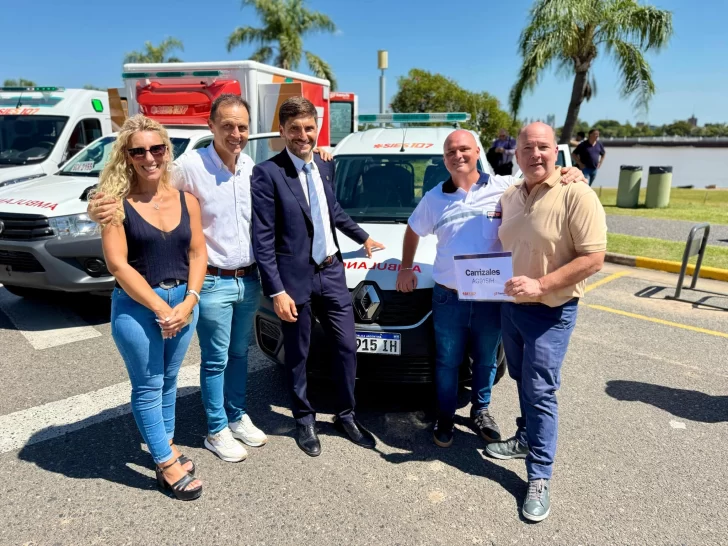 Iriondo recibirá seis nuevas ambulancias y dos minubuses para reforzar su salud pública