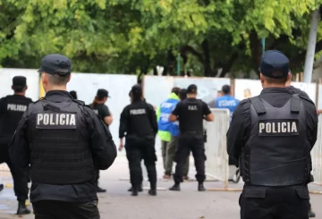El Gobierno equipa a la Policía de Santa Fe con pistolas de electroshock y de proyectiles cinéticos