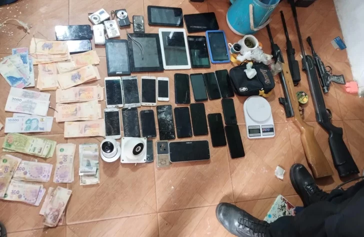 Capitan Bermudez: Secuestraron droga, dinero, un vehículo y detuvieron a una pareja