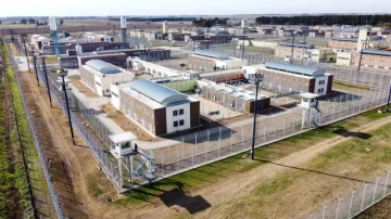 Cayó un agente penitenciario por intentar ingresar celulares y droga a la cárcel de Piñero