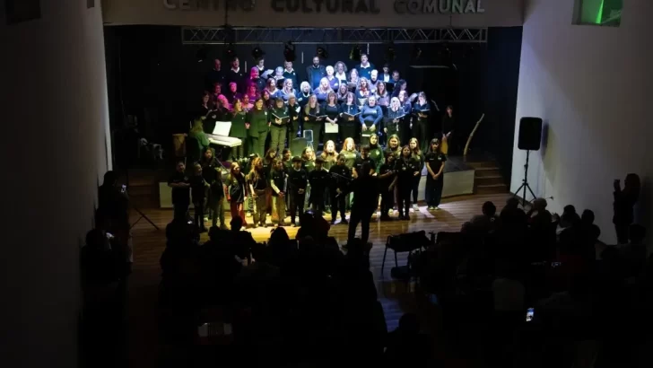 Con sala llena, Timbúes vibró con una nueva edición del Concierto Coral
