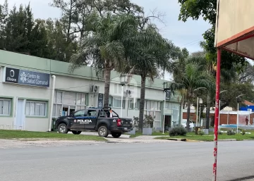 Oliveros: Golpeó a su novia en la plaza e intentó huir de la policía pero quedó detenido