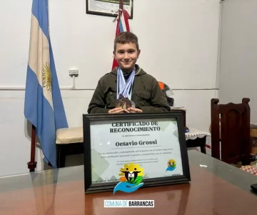 El barranqueño Octavio Grossi fue distinguido por su logro nacional en natación