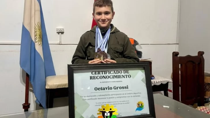 El barranqueño Octavio Grossi fue distinguido por su logro nacional en natación