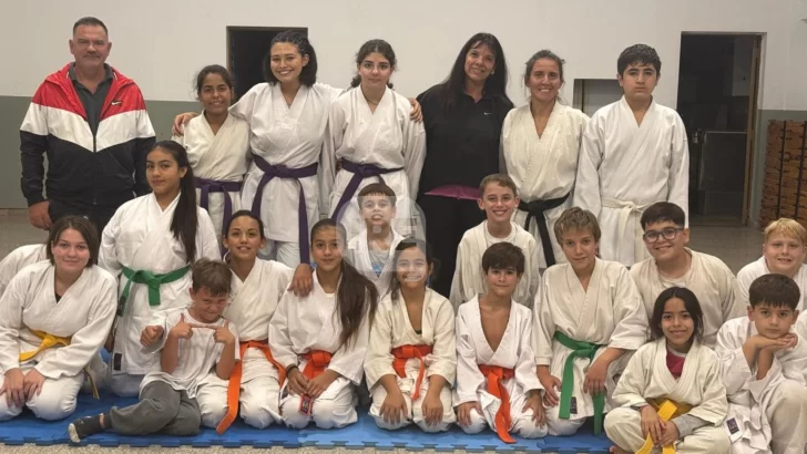 La escuela de karate de Oliveros obtuvo excelentes resultados en el encuentro de Timbúes