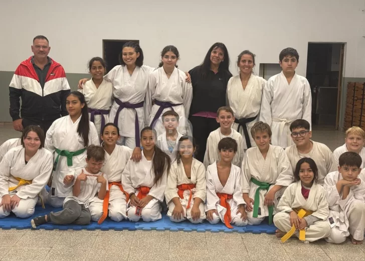 La escuela de karate de Oliveros obtuvo excelentes resultados en el encuentro de Timbúes
