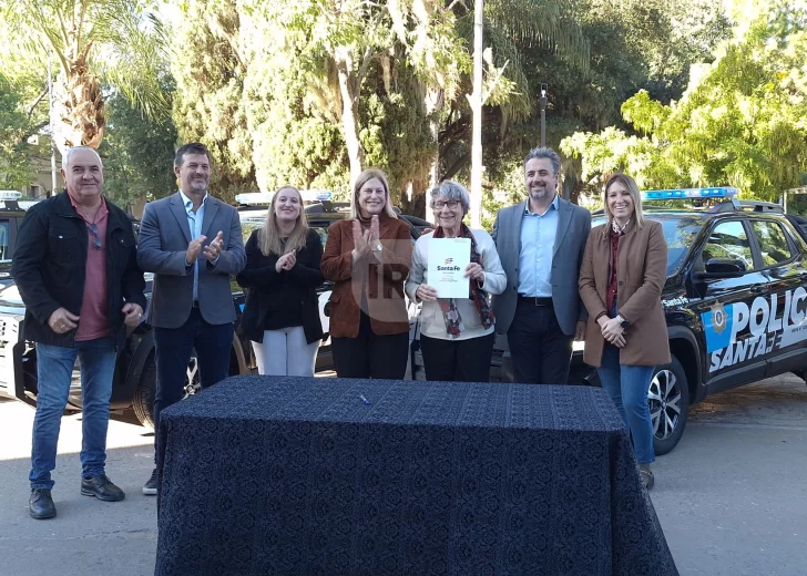 Monje y tres ciudades de San Jerónimo recibieron camionetas cero kilómetro para la policía