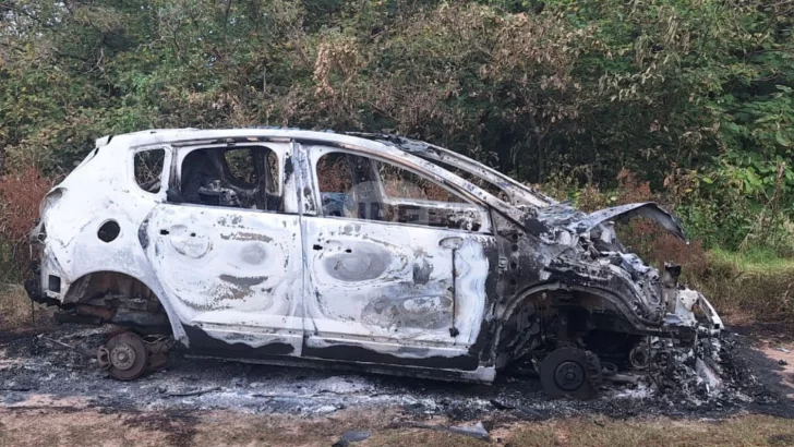 Robaron un auto en una casa de fin de semana de Gaboto y apareció quemado en Oliveros