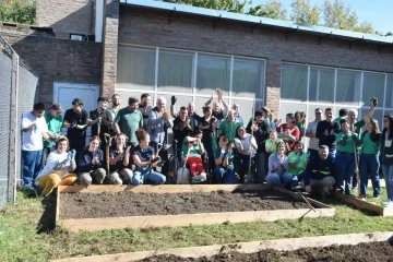Los jóvenes del Grupo Despertar crearon una huerta orgánica con apoyo de Fundación Cargill
