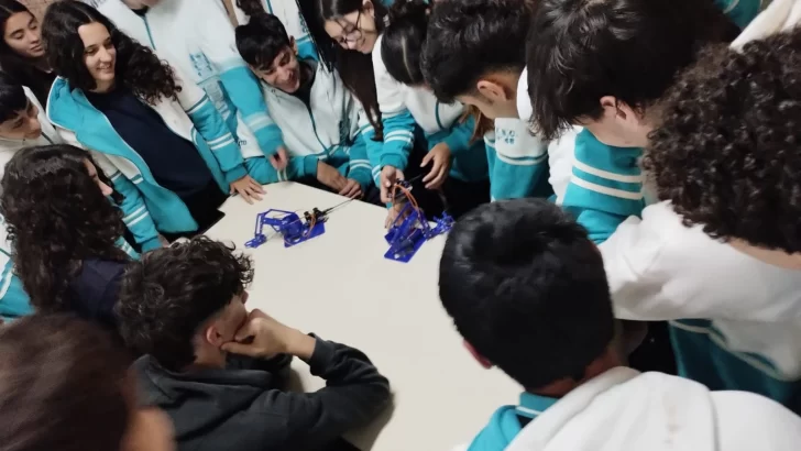 Rasetto apuesta por la educación tecnológica con talleres de robótica en Iriondo