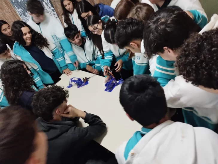 Rasetto apuesta por la educación tecnológica con talleres de robótica en Iriondo