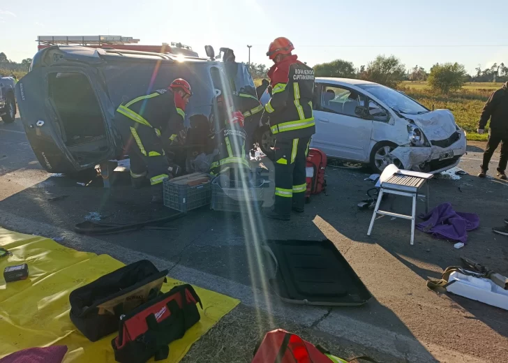 Terrible choque en la autopista a la altura de Capitan Bermudez: Se activó el código rojo