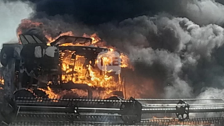 Pérdidas totales: Se prendió fuego una máquina agrícola de una firma de Timbúes en Aldao