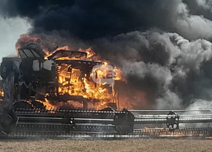 Pérdidas totales: Se prendió fuego una máquina agrícola de una firma de Timbúes en Aldao