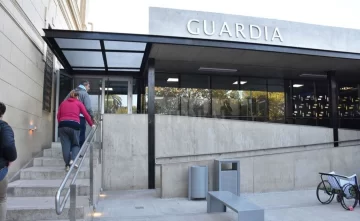 Una joven policía embarazada recibió un disparo en la cabeza en Coronda y dio a luz mientras pelea por su vida
