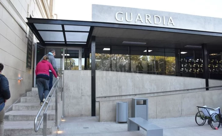 Una joven policía embarazada recibió un disparo en la cabeza en Coronda y dio a luz mientras pelea por su vida
