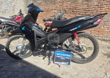 Demoraron en un control en Maciel a una joven que circulaba con una moto robada