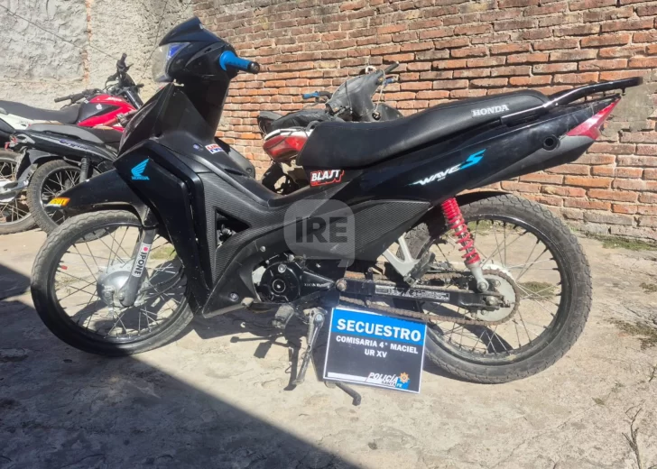 Demoraron en un control en Maciel a una joven que circulaba con una moto robada
