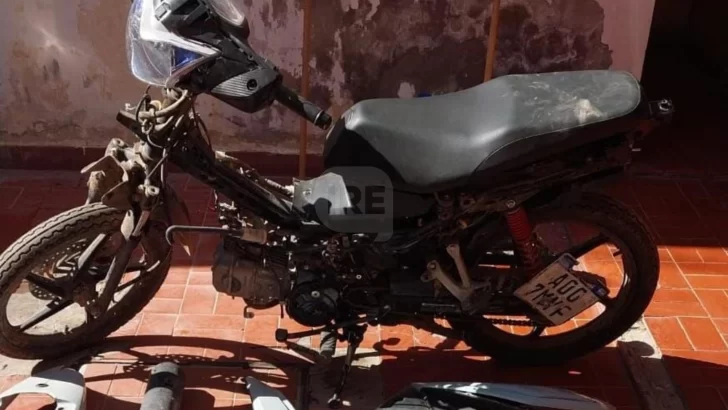 La policía recuperó una moto robada en Puerto Aragón y hay dos menores señalados