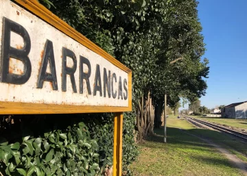 Robaron una CPU de un negocio en Barrancas y la hallaron oculta junto a las vías