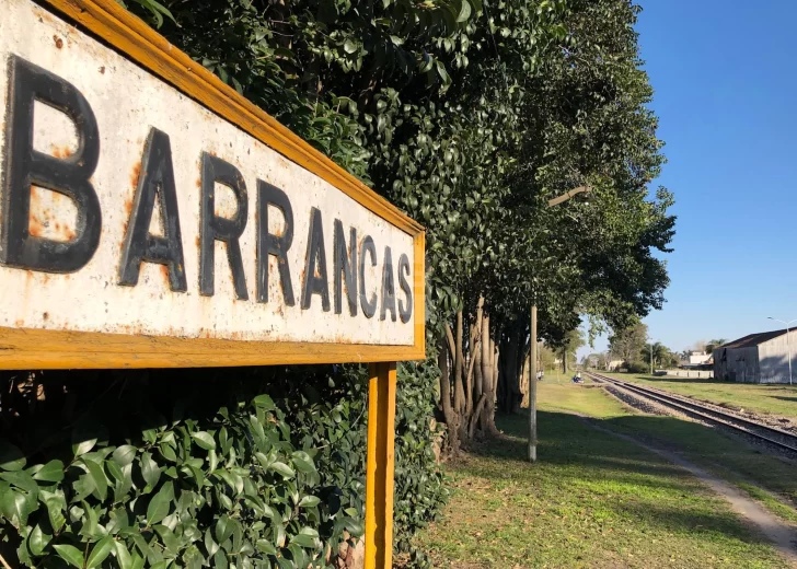 Robaron una CPU de un negocio en Barrancas y la hallaron oculta junto a las vías