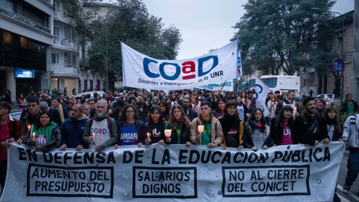 Paro docente en la UNR y marcha universitaria en defensa de la educación pública