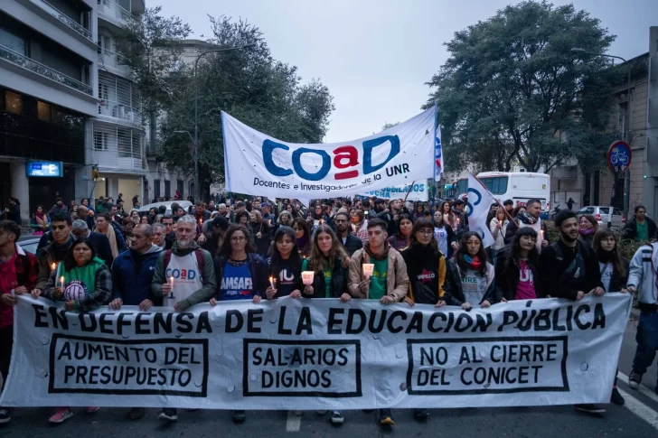 Paro docente en la UNR y marcha universitaria en defensa de la educación pública