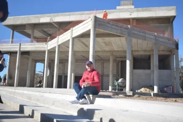 De Grandis supervisó el avance de las obras del futuro cine 4D en el Puerto de las Infancias