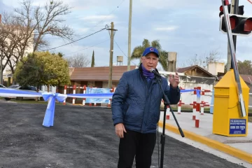 “Un cambio sustancial para la ciudad”: De Grandis habilitó el paso a nivel de calle Mendoza