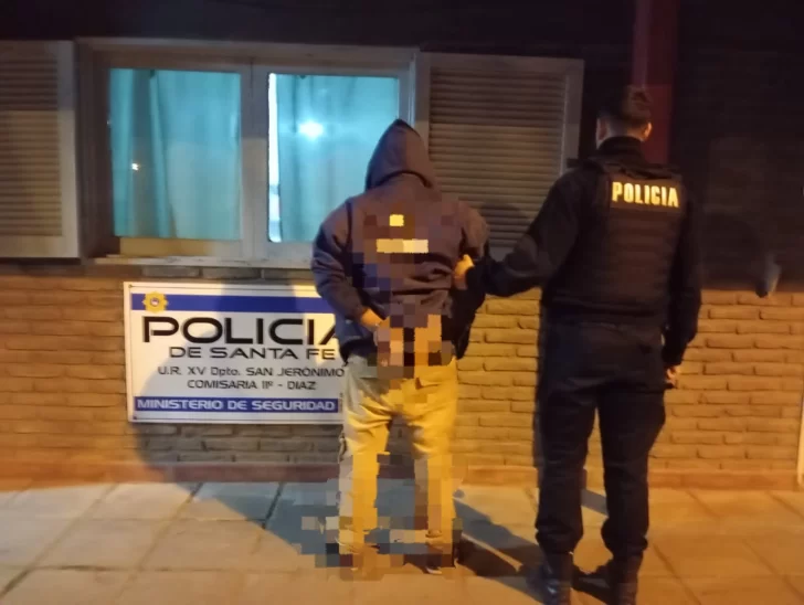 Sintió ruidos en el patio y encontraron a un hombre escondido: Quedó detenido