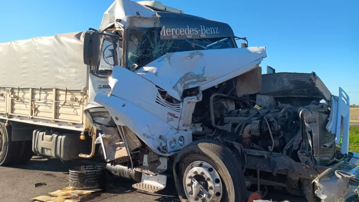 Fuerte accidente entre camiones en autopista a la altura de Maciel: Hubo desvíos