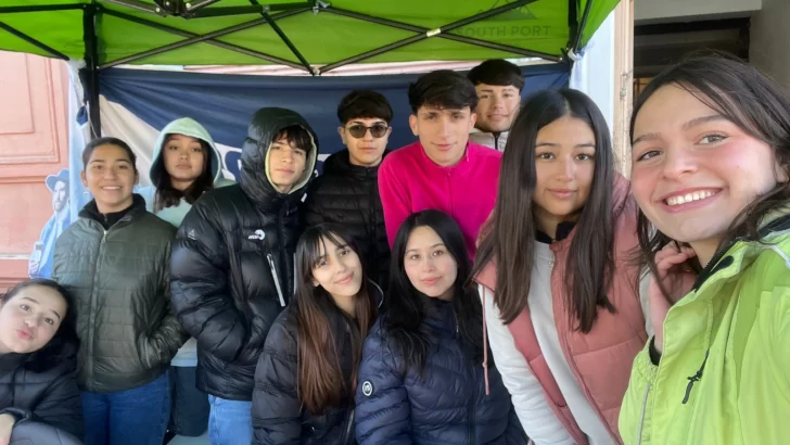 Reparan, reciclan y enseñan: Alumnos de la técnica de Timbúes hicieron una jornada solidaria de arreglos