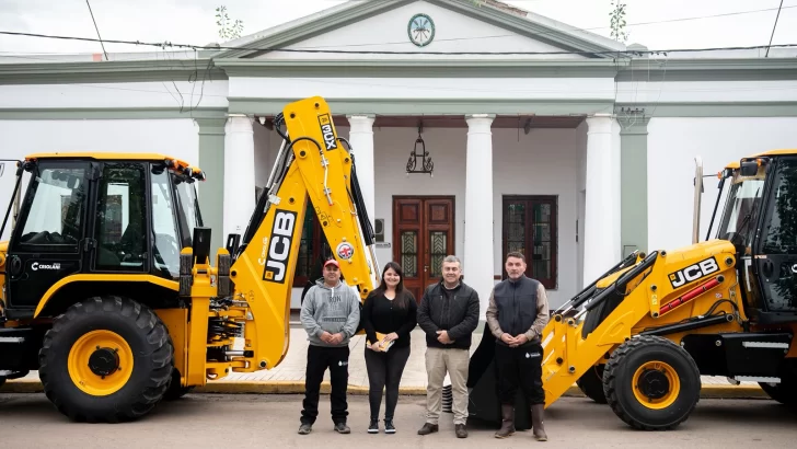 “Esto no es gasto, es inversión”: Fiorenza incorporó dos nuevas retroexcavadoras para mejorar los servicios