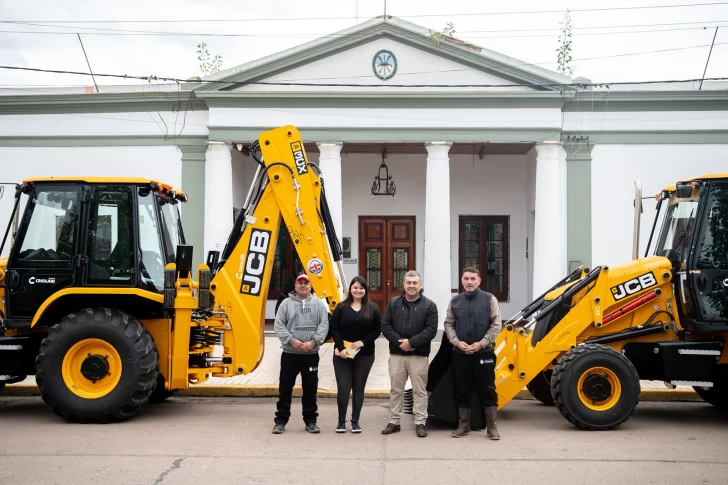 “Esto no es gasto, es inversión”: Fiorenza incorporó dos nuevas retroexcavadoras para mejorar los servicios