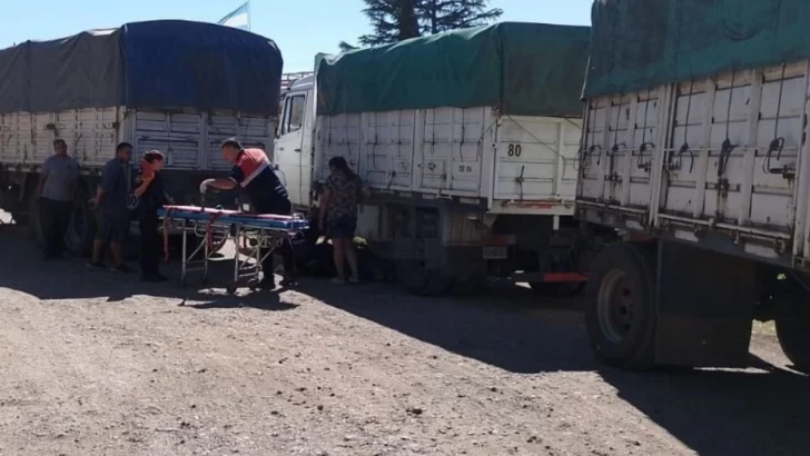 Tragedia en Timbúes: Un camionero murió aplastado por otro vehículo en la playa de Renova