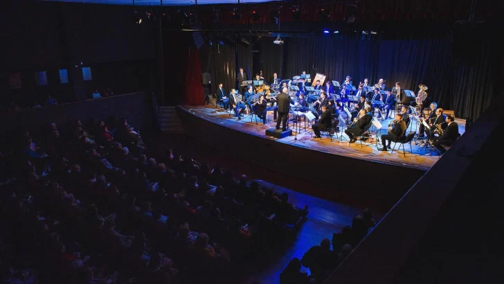 Un estreno a lo grande: El Teatro de San Lorenzo inaugura su pantalla gigante con la Banda Sinfónica