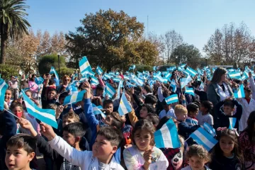 Timbúes celebra la Promesa de Lealtad a la Bandera con un acto oficial en Plaza Del Carmen