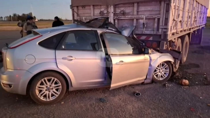 Tragedia en la autopista 19: Murieron dos vecinos de Barrancas al chocar contra un camión