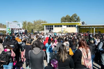 La Escuela Campo Mateo celebró sus 50 años y homenajeó a Rosarito, docente clave