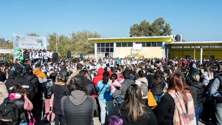 La Escuela Campo Mateo celebró sus 50 años y homenajeó a Rosarito, docente clave