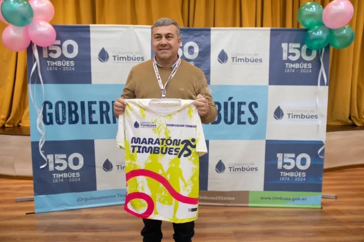 Hoy-junto-a-Silvana-y-German-realizamos-la-presentacion-de-las-remeras-medallas-y-premiacion-d-1-728x485
