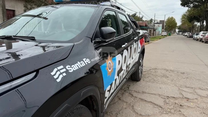Una pareja robó golosinas de un minimarket en Timbúes y terminó detenida