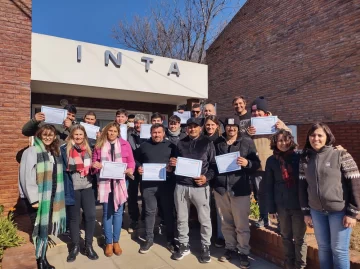 Finalizó el curso de profesional tambero en Totoras de la Escuela de Oficios de Iriondo